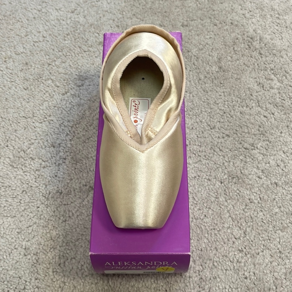 Russian Pointe Entrada Pro V-Cut Pointe Shoe